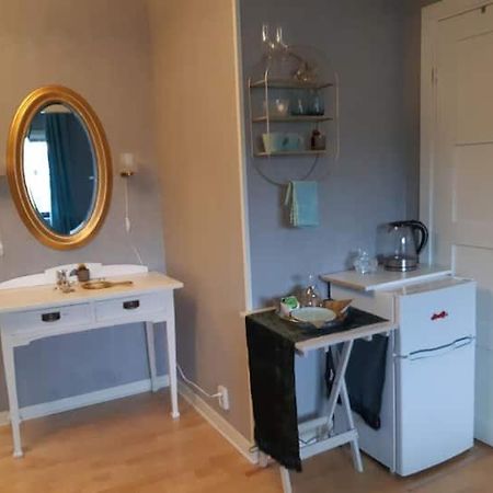 Lyxigt Rum Med Eget/Badrum Med Spa Kaensla Jonkoping Luaran gambar