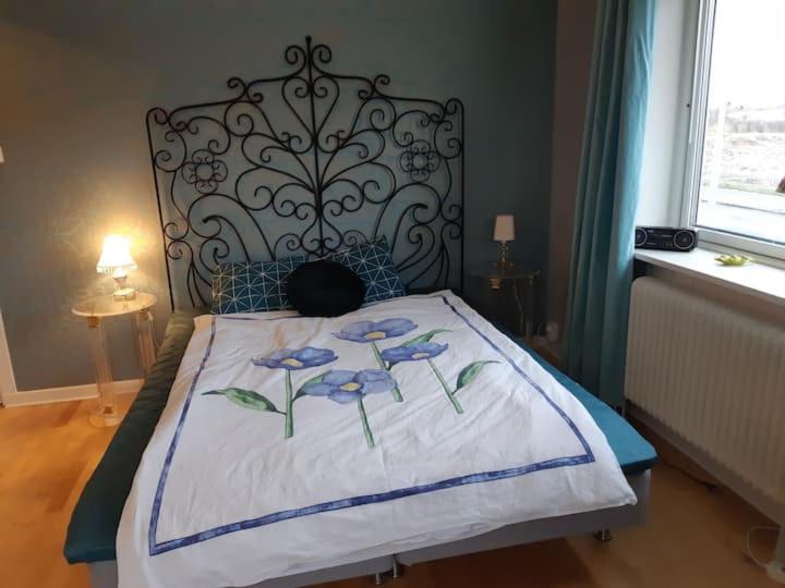 Lyxigt Rum Med Eget/Badrum Med Spa Kaensla Jonkoping Luaran gambar