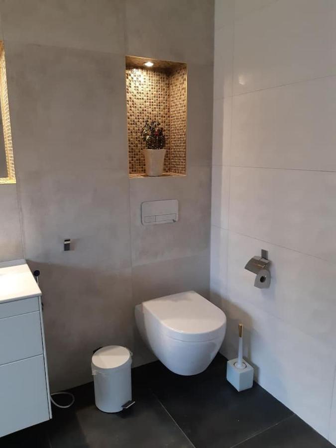 Lyxigt Rum Med Eget/Badrum Med Spa Kaensla Jonkoping Luaran gambar